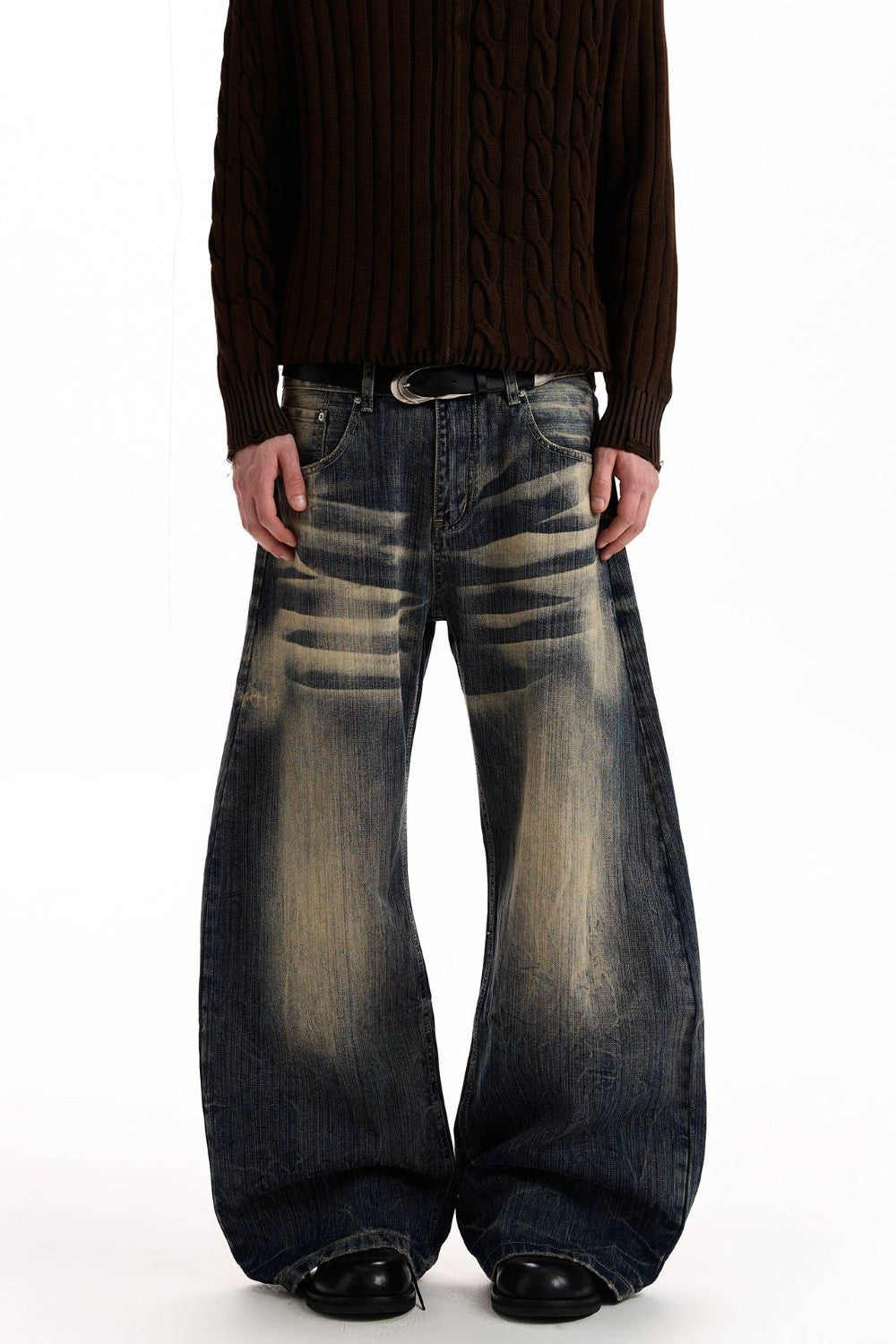 Blade Washed Curved Jeans