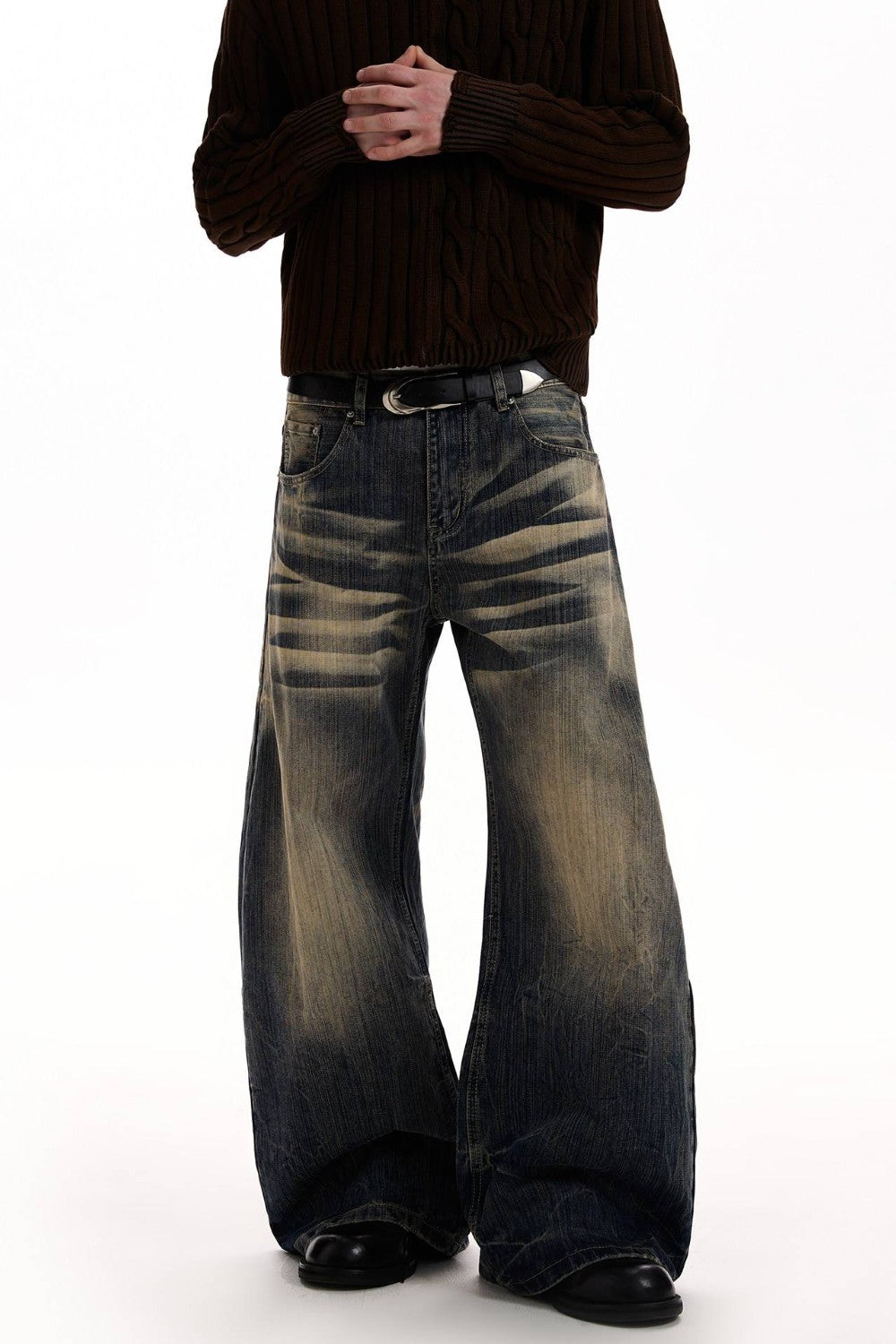 Blade Washed Curved Jeans
