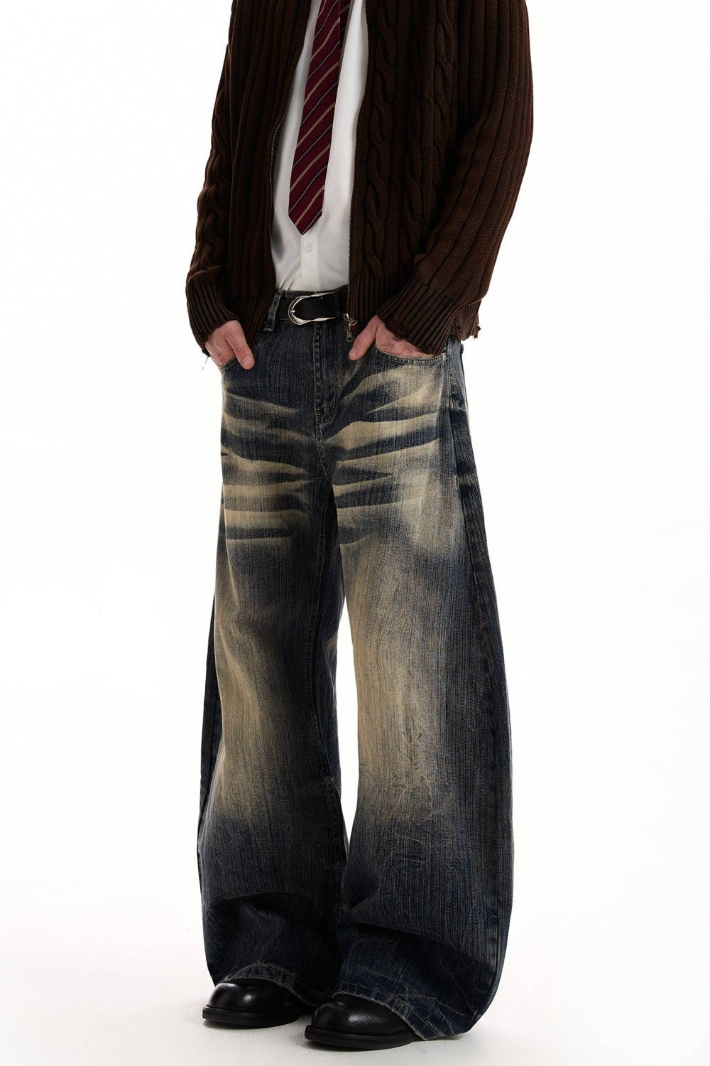 Blade Washed Curved Jeans
