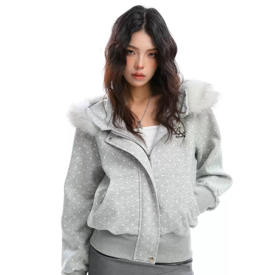 Why People Are Moving Away From Mainstream Fashion | AKYRA